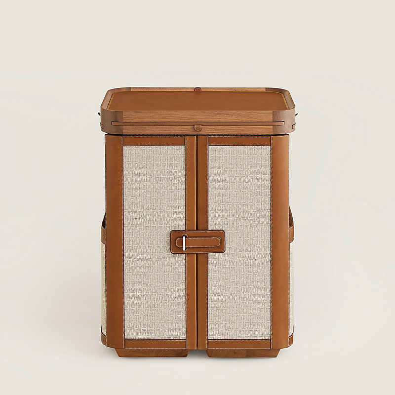 Hermes Les Necessaires d'Hermes サイドテーブル Lesepult-Schränkchen Les Nécessaires d'Hermès | Hermès Deutschland